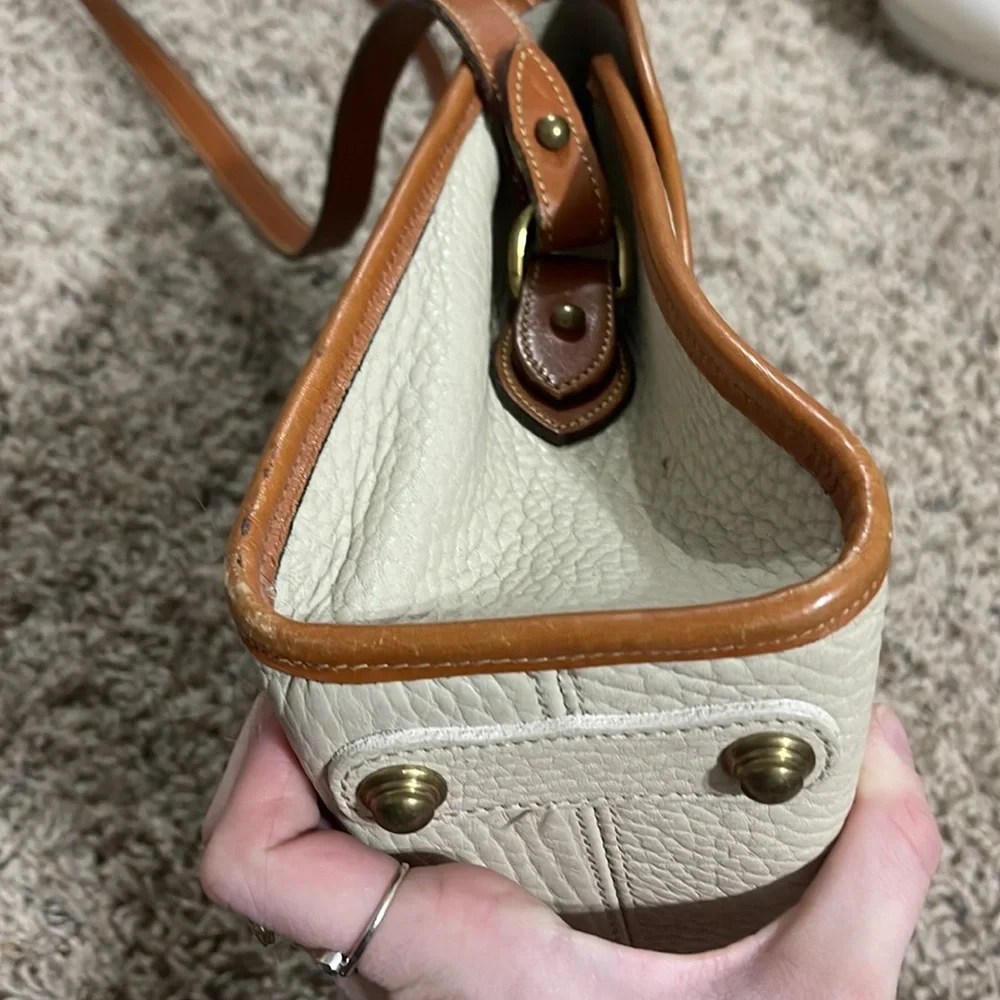 (SOLD) Vintage Dooney & Bourke Crossbody - Picture 6 of 11